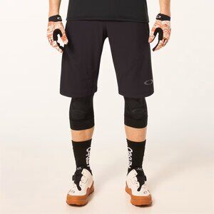 Oakley Seeker Airline short 34 black w/ compression